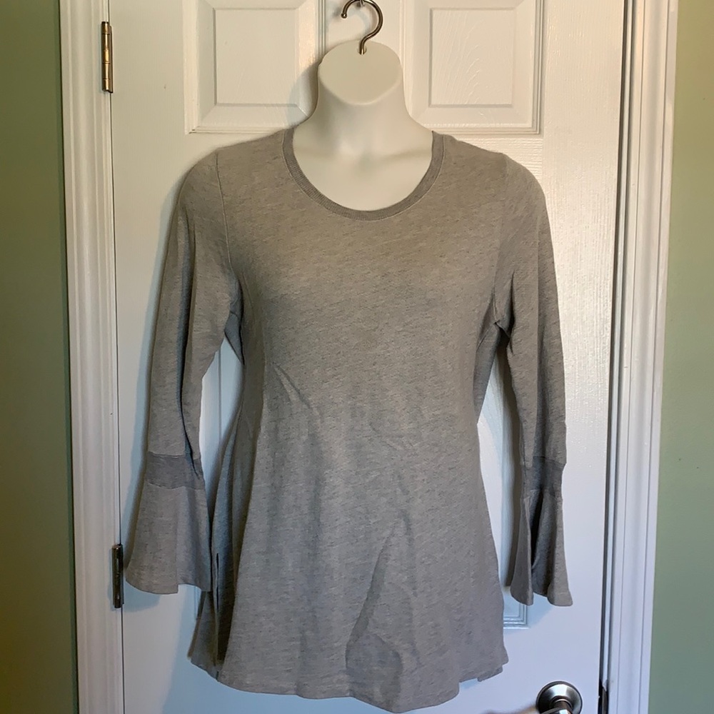 💖Adorable Bell Sleeved Sweatshirt Like New!💕